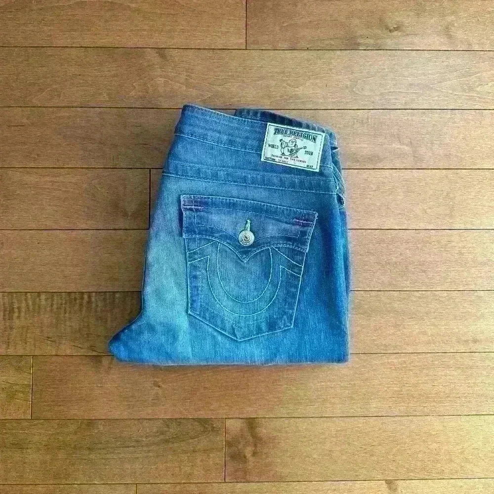 True Religion | Women’s low mid rise light wash skinny jeans size 31(runs small)
